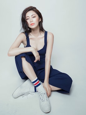「blue」｜「アイテム（ファンデーション）」を使った、Wiyona Yeungさん（レディース・168cm）の夏コーディネート