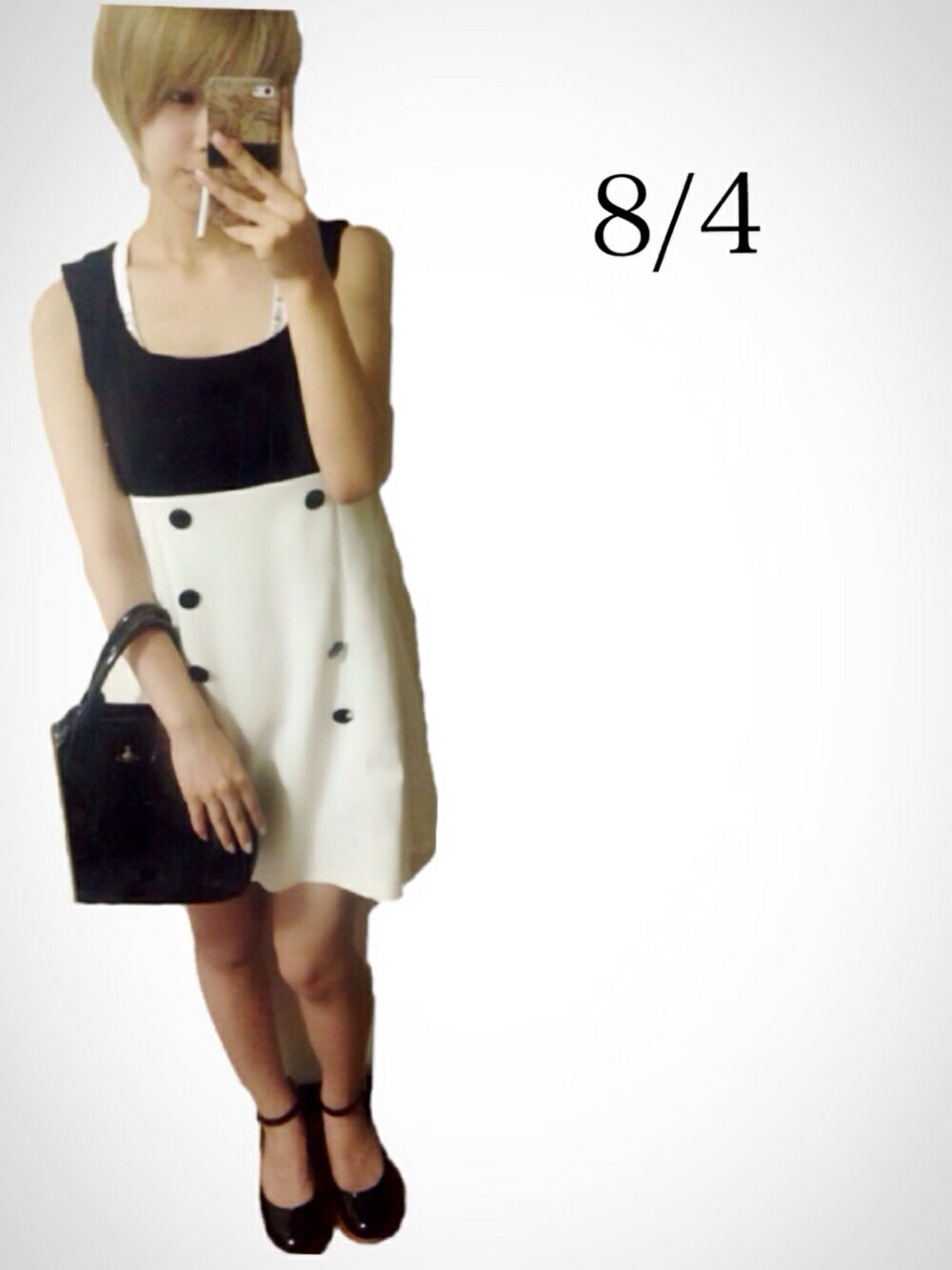 「モノトーン、Vivienne Westwood、earth music&ecology、お母さんのお下がり、レトロ、80's」｜「Vivienne WestwoodのヴィヴィアンiPhoneケース（スマホケース/カバー、ブラウン系）」を使った、サクラさん（レディース・156cm）の夏コーディネートの1枚目の写真