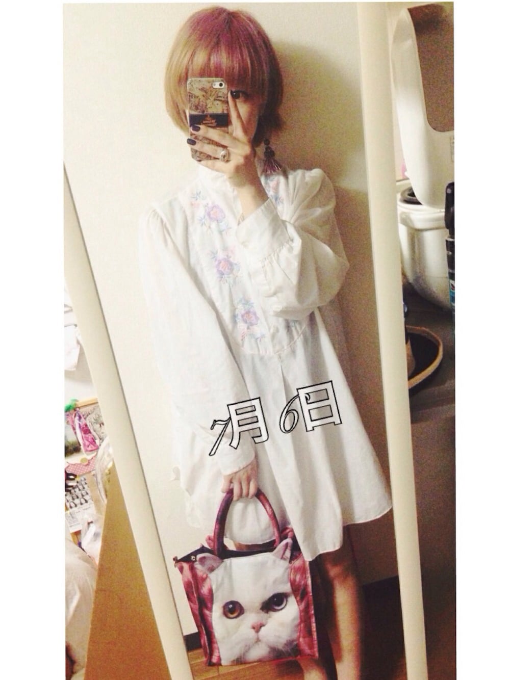 「あちゃちゅむ、Vivienne Westwood、シャツワンピ、PANAMABOY、ﾊﾝﾄﾞﾒｲﾄﾞｱｸｾｻﾘｰ」｜「Vivienne WestwoodのヴィヴィアンiPhoneケース（スマホケース/カバー、ブラウン系）」を使った、サクラさん（レディース・156cm）の夏コーディネートの1枚目の写真