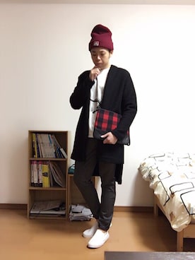 「部屋撮り」｜「アイテム（ニットキャップ/ビーニー）」を使った、アキさん（メンズ・172cm）の秋コーディネート