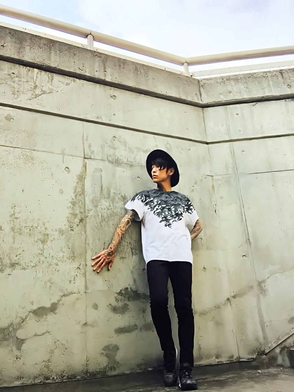 「スニーカー、スタッズ、バックパック、ハット、迷彩柄、MEMENTISM、Onitsuka Tiger、黒スキニー、onitsuka tiger×andrea pompilio、今日のｵﾔﾂ♪(o-∀-o)ゥﾌ　」｜「Onitsuka Tiger × ANDREA POMPILIOのOnitsuka Tiger × ANDREA POMPILIO　ｽﾆｰｶｰ（スニーカー、グリーン系）」を使った、TETUさん（メンズ・174cm）の夏コーディネートの1枚目の写真