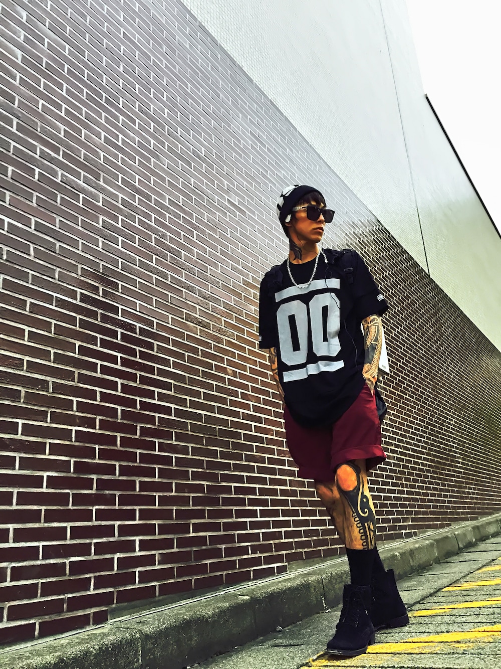 「ブーツ、バックパック、ニットキャップ、レイヤードスタイル、MEMENTISM、CRAP、atmos、L.H.P、黒ソックス、DOUBLE STEAL」｜「atmos/atmos girlsのatmos BIG LOGO BEANIE				（ニットキャップ/ビーニー、ブラック系）」を使った、TETUさん（メンズ・174cm）の夏コーディネートの1枚目の写真