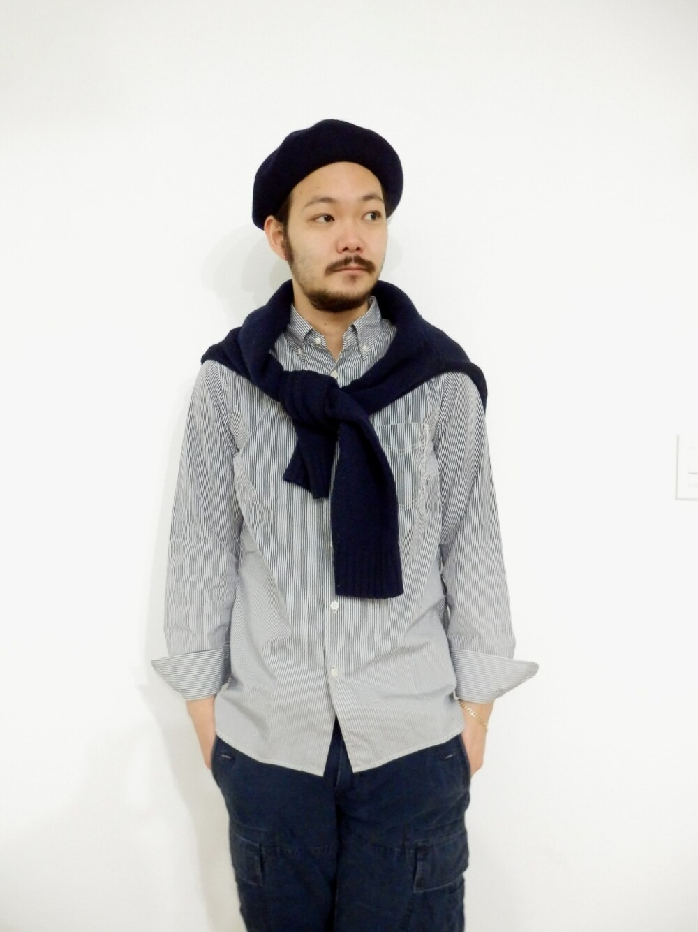「black、ベレー帽、ストライプシャツ」｜「SUNNY  SPORTSの【SUNNY SPORTS】STRIPE B.D SHIRTS（シャツ/ブラウス、ホワイト系）」を使った、goさん（メンズ・173cm）の冬コーディネートの1枚目の写真