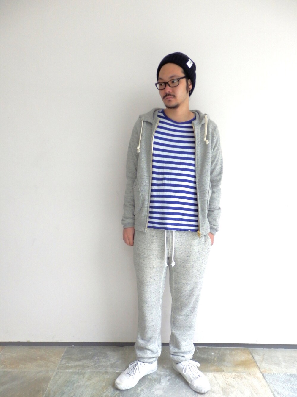 「ルームウェア、スポーツミックス、ピクニック」｜「【SONTAKU】 ZEITAKU URAGE SWEAT PANTS GRAY
（その他パンツ、グレー系）」を使った、goさん（メンズ・173cm）の春コーディネートの1枚目の写真