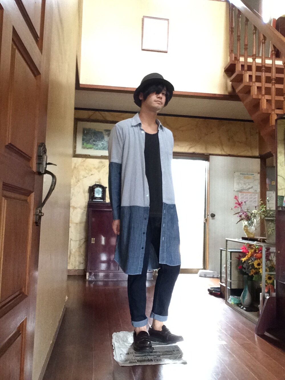 「ハット、帽子、ローファー、ロングシャツ、ロング丈、古着MIX、リメイク、手作り、風邪ひいた。、風邪ひいた ってタグがあった！！」｜「古着リメイクのアイテム（シャツ/ブラウス、ブルー系）」を使った、うめさん（メンズ・179cm）の秋コーディネートの1枚目の写真