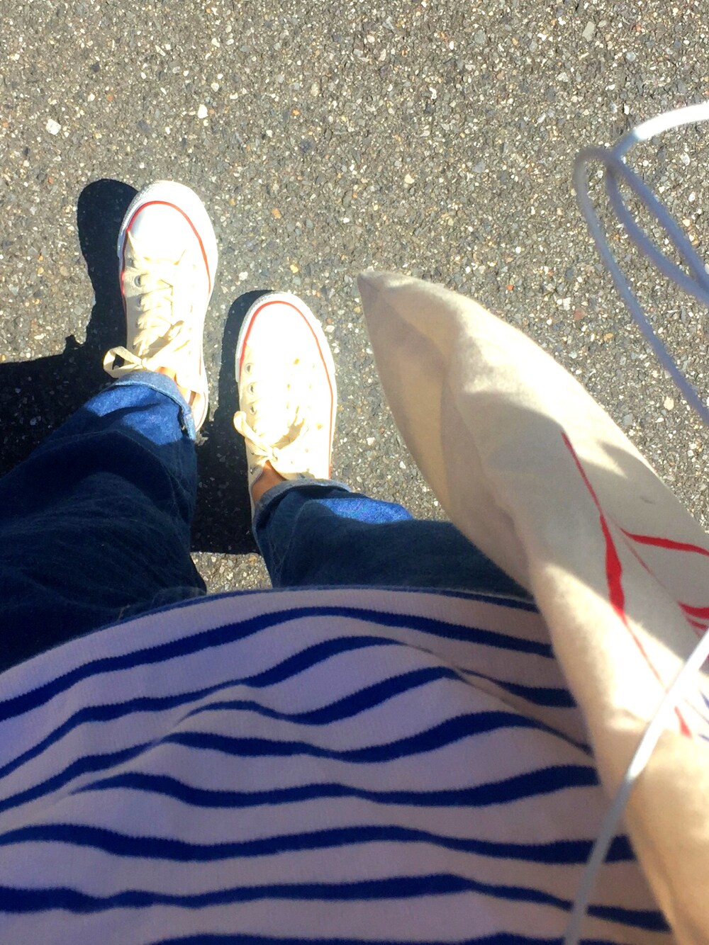 「スニーカー」｜「CONVERSEの【CONVERSE】CANVAS　ALL STAR　OX（スニーカー、ベージュ系）」を使った、みけさん（レディース・164cm）の春コーディネートの1枚目の写真