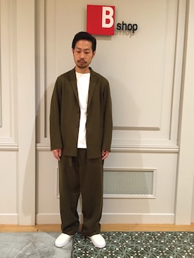 「COMOLI（コモリ）のアイテム（パンツ）」を使った、BSHOPみなとみらいスタッフさん（メンズ・160cm）の秋コーディネート
