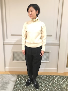 「Scye（サイ）のアイテム（パンツ）」を使った、BSHOPみなとみらいスタッフさん（レディース・151cm）の秋コーディネート