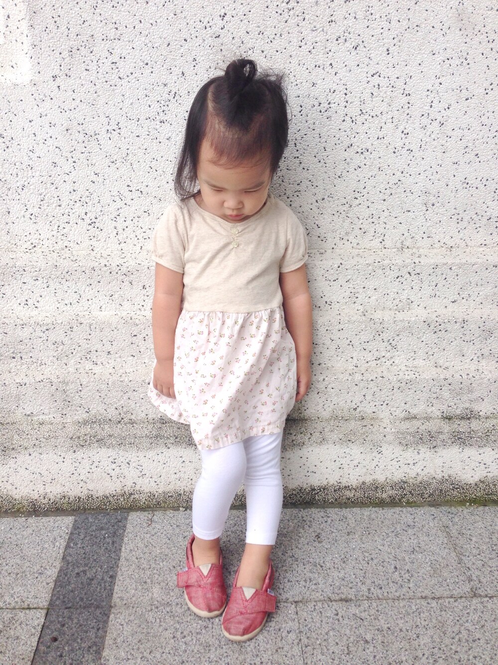 「MUJI、toms、GEORGE」｜「MUJIのアイテム（その他トップス、ベージュ系）」を使った、Aureliaさん（キッズ・90cm）の夏コーディネートの1枚目の写真