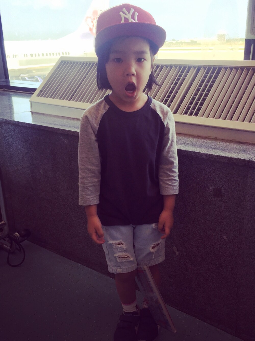 「MUJIのアイテム（Tシャツ/カットソー、ブラック系）」を使った、Aureliaさん（キッズ・100cm）の夏コーディネートの1枚目の写真