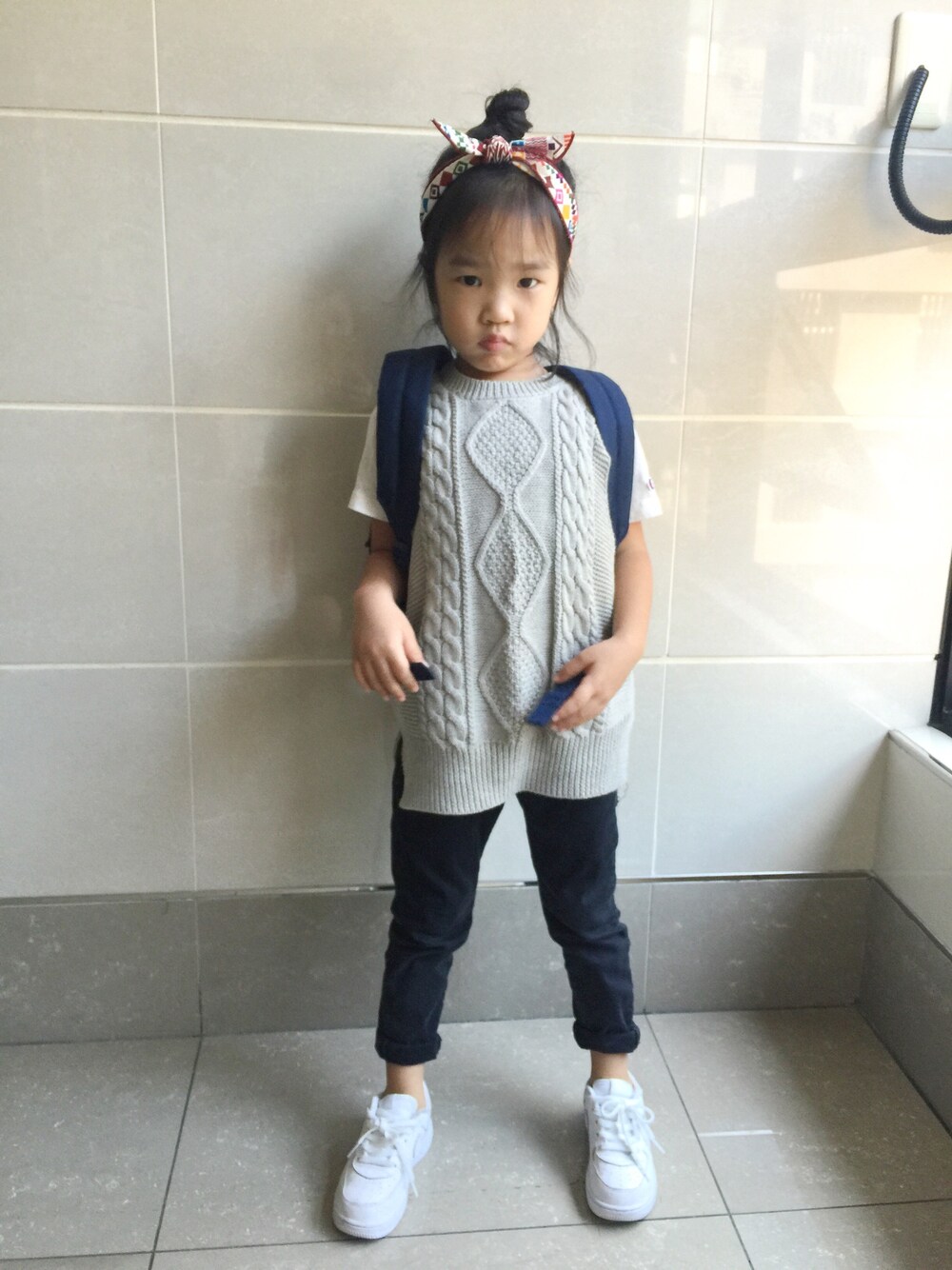 「Championのアイテム（Tシャツ/カットソー、ホワイト系）」を使った、Aureliaさん（キッズ・110cm）の秋コーディネートの1枚目の写真