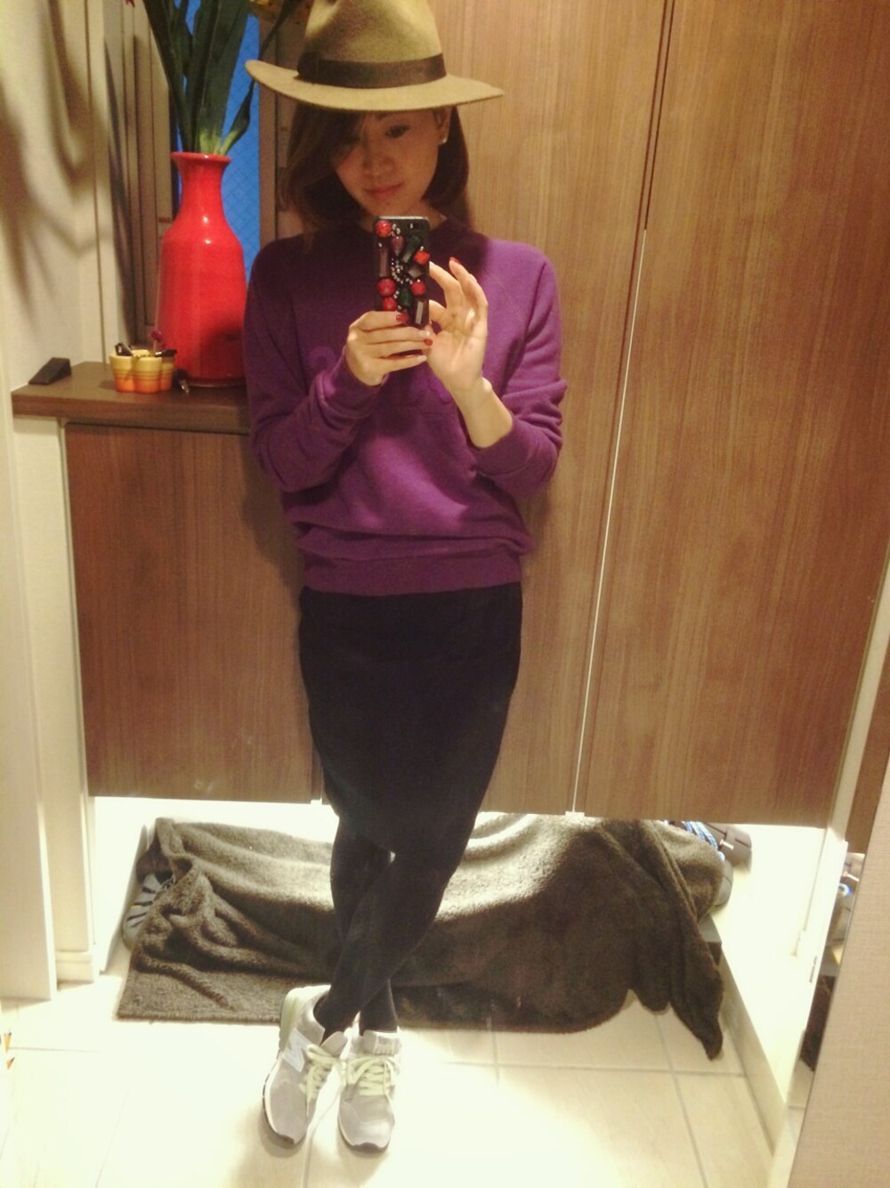 「cher、bianca's closet、New Balance、スウェット、タイトスカート」｜「Bianca`s closetのアイテム（スウェット、パープル系）」を使った、SHOKOTANAKA さん（レディース・160cm）の秋コーディネートの1枚目の写真