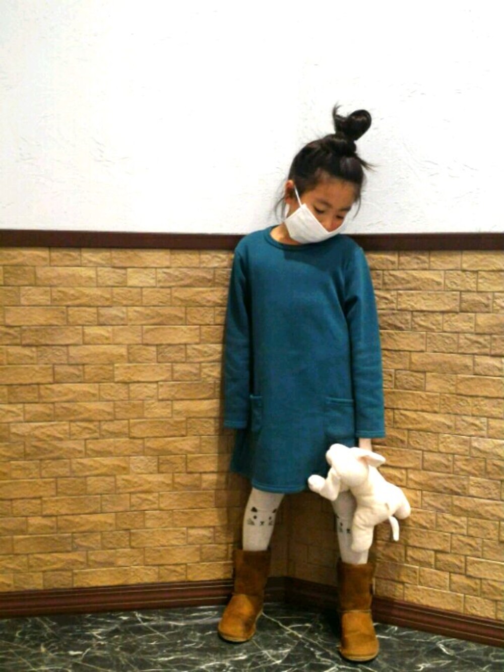 「キッズ、ワンピース、韓国服、韓国ファッション、7歳、girl、GAP、お団子ヘアー、風邪っぴき、小学生」｜「GAPのアイテム（タイツ/ストッキング、ベージュ系）」を使った、ruru2610さん（キッズ・123cm）の秋コーディネートの1枚目の写真