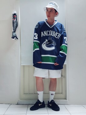 「NHLのアイテム」を使った、Lorex Zhangさん（メンズ・170cm）の秋コーディネート