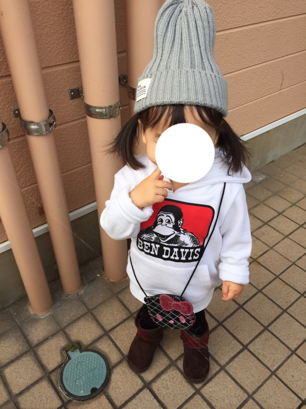 「しまむらのアイテム（ニットキャップ/ビーニー、グレー系）」を使った、maさん（キッズ・90cm）の夏コーディネートの1枚目の写真