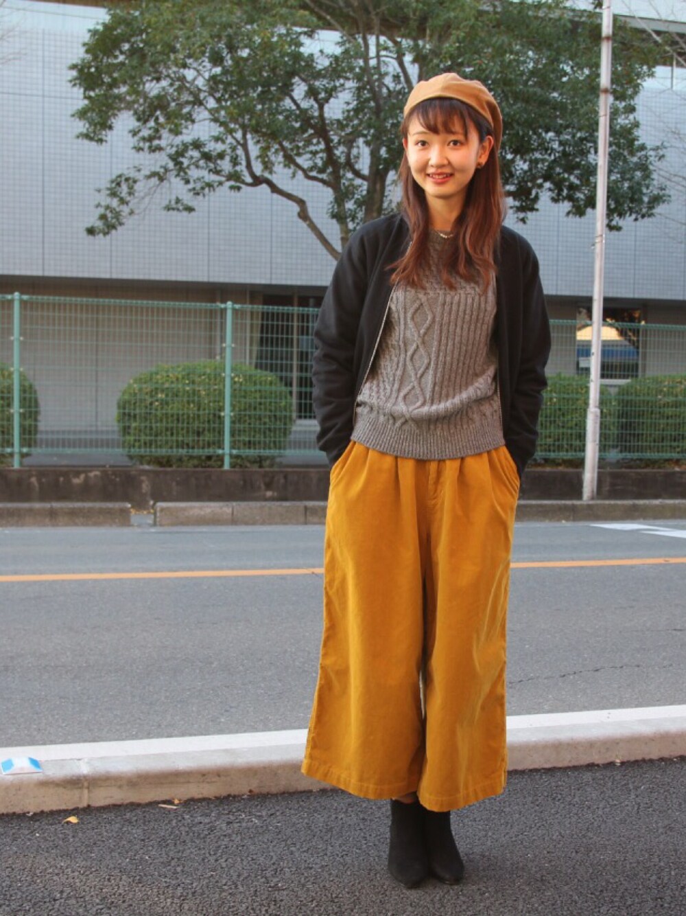 「ノーカラージャケット、ベレー帽、ハンチング、キャスケット、ワイドパンツ、キュロット、フィッシャーマンニット、ニット帽、ケーブルニット」｜「STORES.jpの-have a good day-（ハブアグッドデイ） HOLIDAY PANTS・コーデュロイ（Tシャツ/カットソー、その他）」を使った、cliip.さん（レディース・168cm）の冬コーディネートの1枚目の写真