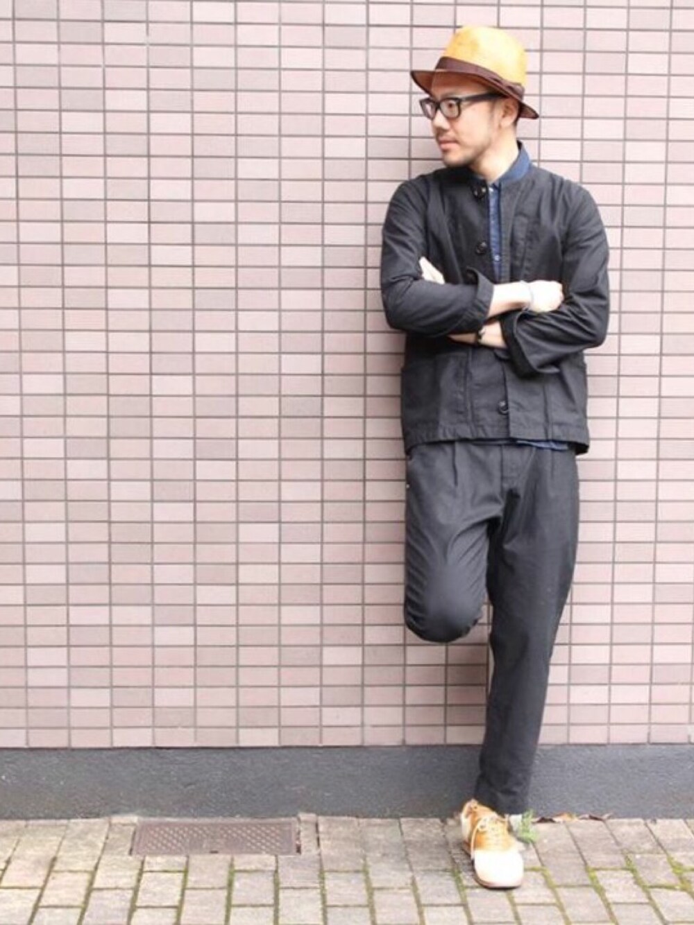 「ノーカラージャケット、テーパードパンツ、ハット、めがね、クロップドパンツ、スニーカー、セットアップ、春、2016SS」｜「LAMOND.のアイテム（その他パンツ、ブラック系）」を使った、cliip.さん（メンズ・187cm）の冬コーディネートの1枚目の写真