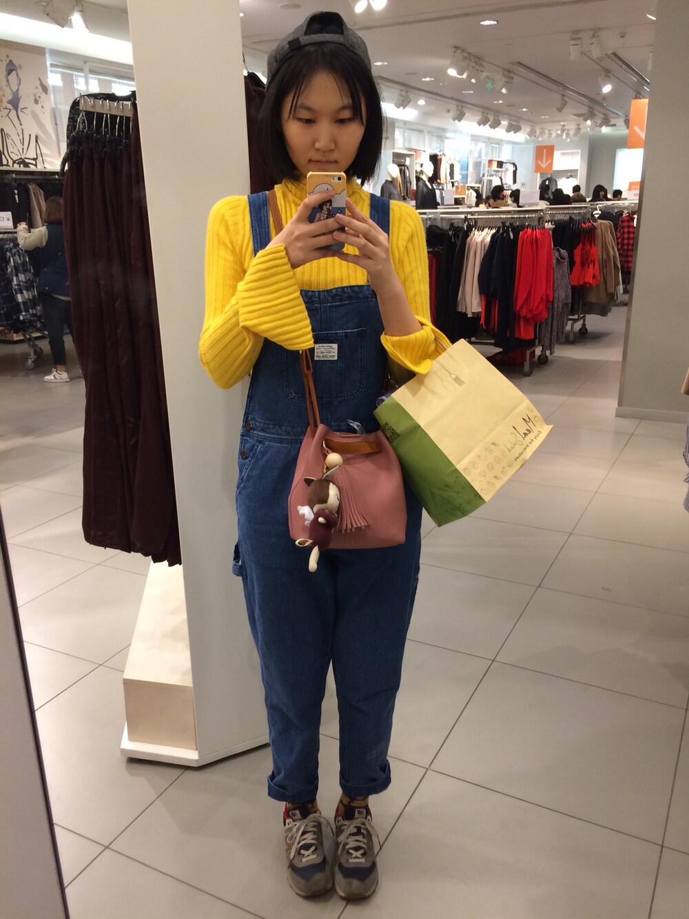 「chocoolateのアイテム（チノパンツ、ブルー系）」を使った、玉子酱さん（レディース・174cm）の冬コーディネートの1枚目の写真