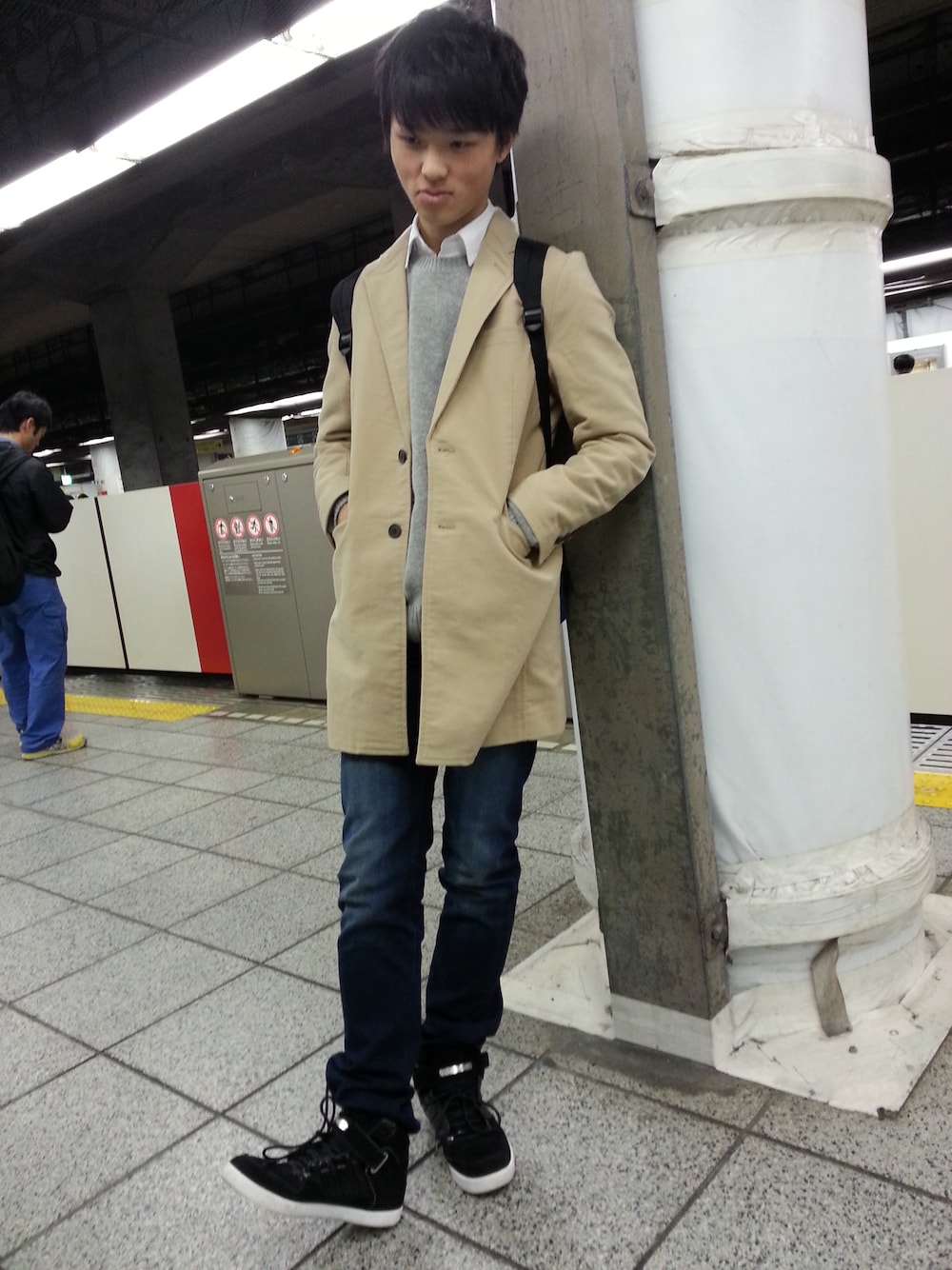 「UNIQLOのアイテム（ネクタイ、ブラック系）」を使った、もとーずさん（メンズ・180cm）の秋コーディネートの1枚目の写真