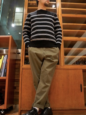 「アイテム（チノパンツ、グレー系）」を使った、TATmanさん（メンズ・175cm）の冬コーディネート