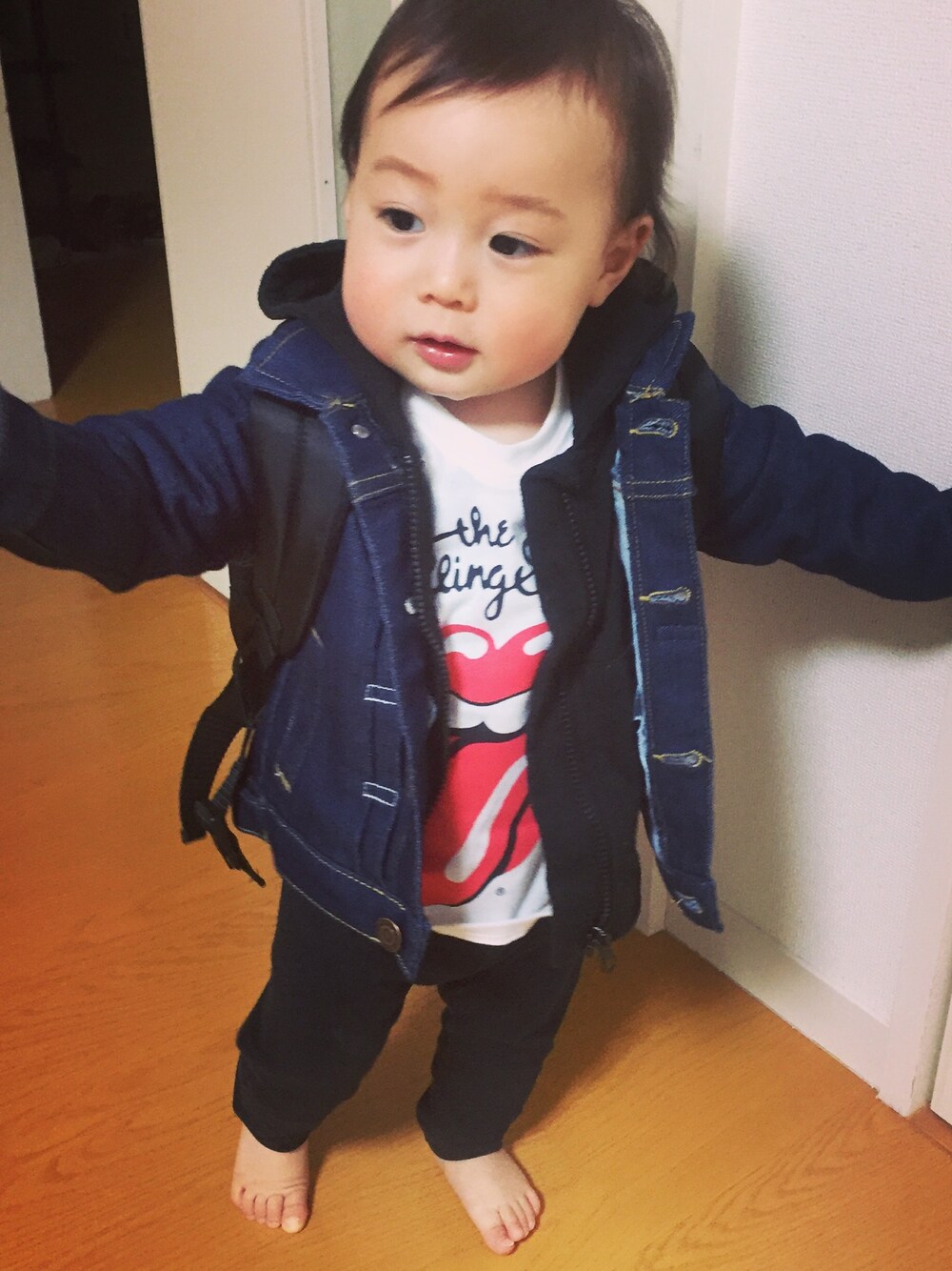 「1歳半、男の子、ローリングストーンズ」｜「BREEZEのアイテム（デニムジャケット、ブルー系）」を使った、ぷりんさん（キッズ・90cm）の夏コーディネートの1枚目の写真