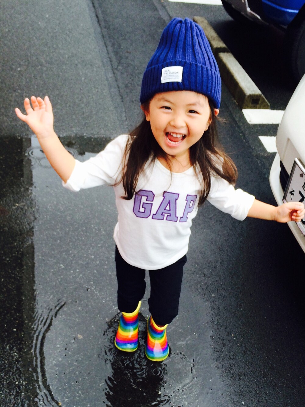 「しまむら、ニット帽、GAP、シンプル」｜「GAPのアイテム（Tシャツ/カットソー、ホワイト系）」を使った、Yさん（キッズ・100cm）の秋コーディネートの1枚目の写真