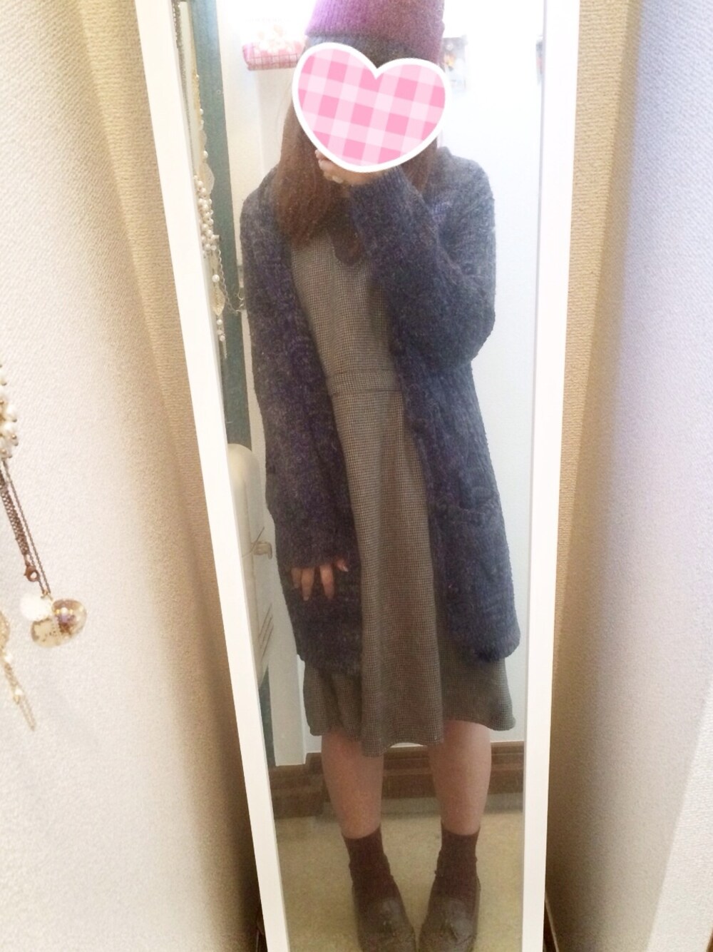「リラックススタイル」｜「B.L.U.Eのアイテム（ワンピース、グレー系）」を使った、ぱぴこさん（レディース・162cm）の冬コーディネートの1枚目の写真