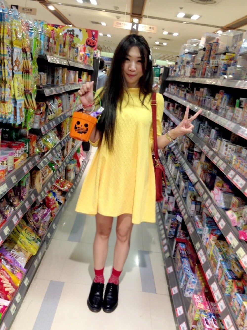 「yellow、Dr.Martens、MARC BY MARC JACOBS、halloween、onepiece、tutuanna、elianegigi、E hyphen world gallary、WEAR HALLOWEEN 2014」｜「elianegigiのelianegigi （ワンピース、イエロー系）」を使った、Zooeyさん（レディース・164cm）の秋コーディネートの1枚目の写真
