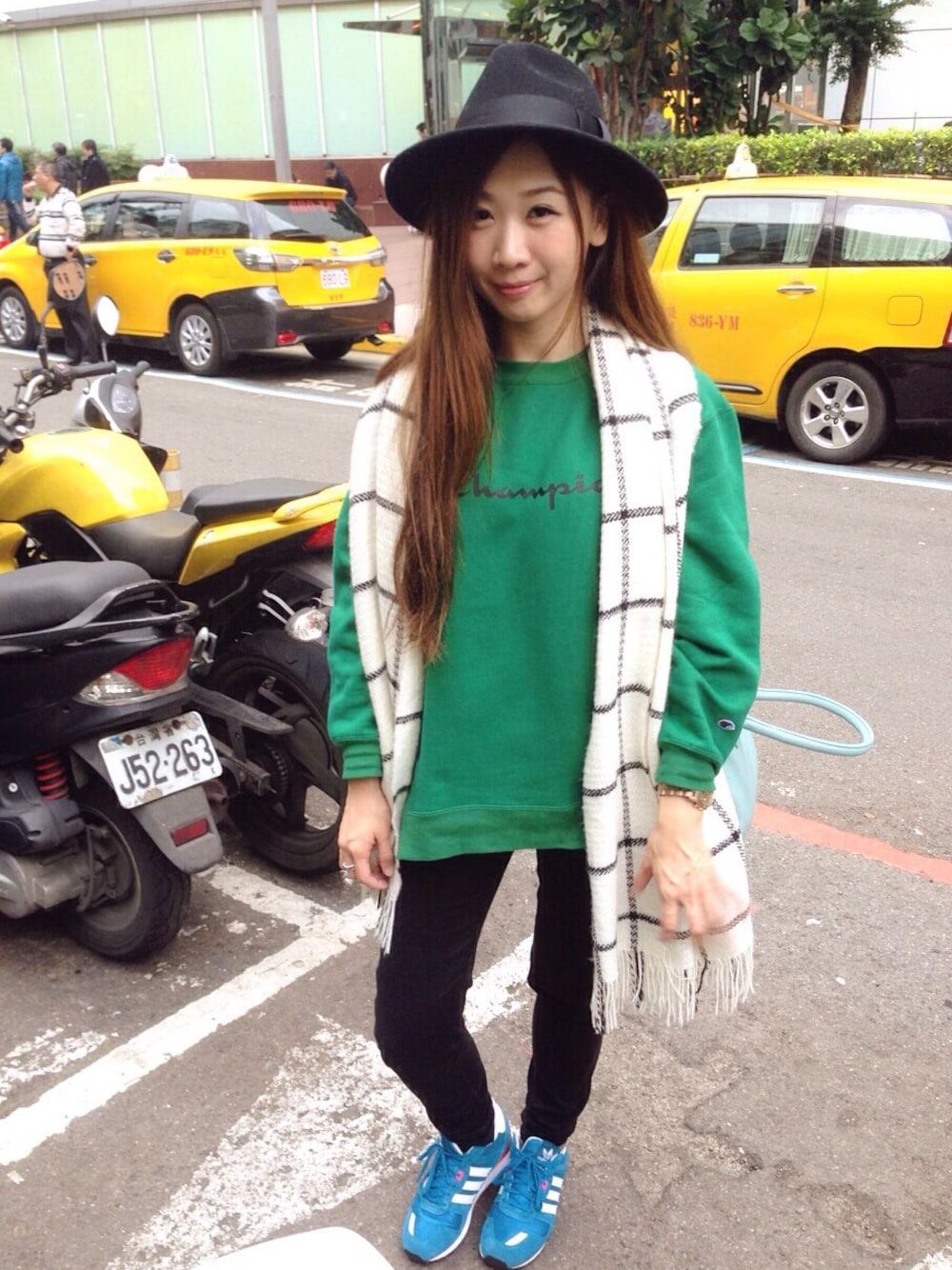 「LOWRYS FARM、adidas、MARC BY MARC JACOBS、EMODA、Heather」｜「HeatherのHeather（ハット、ブラック系）」を使った、Zooeyさん（レディース・164cm）の冬コーディネートの1枚目の写真