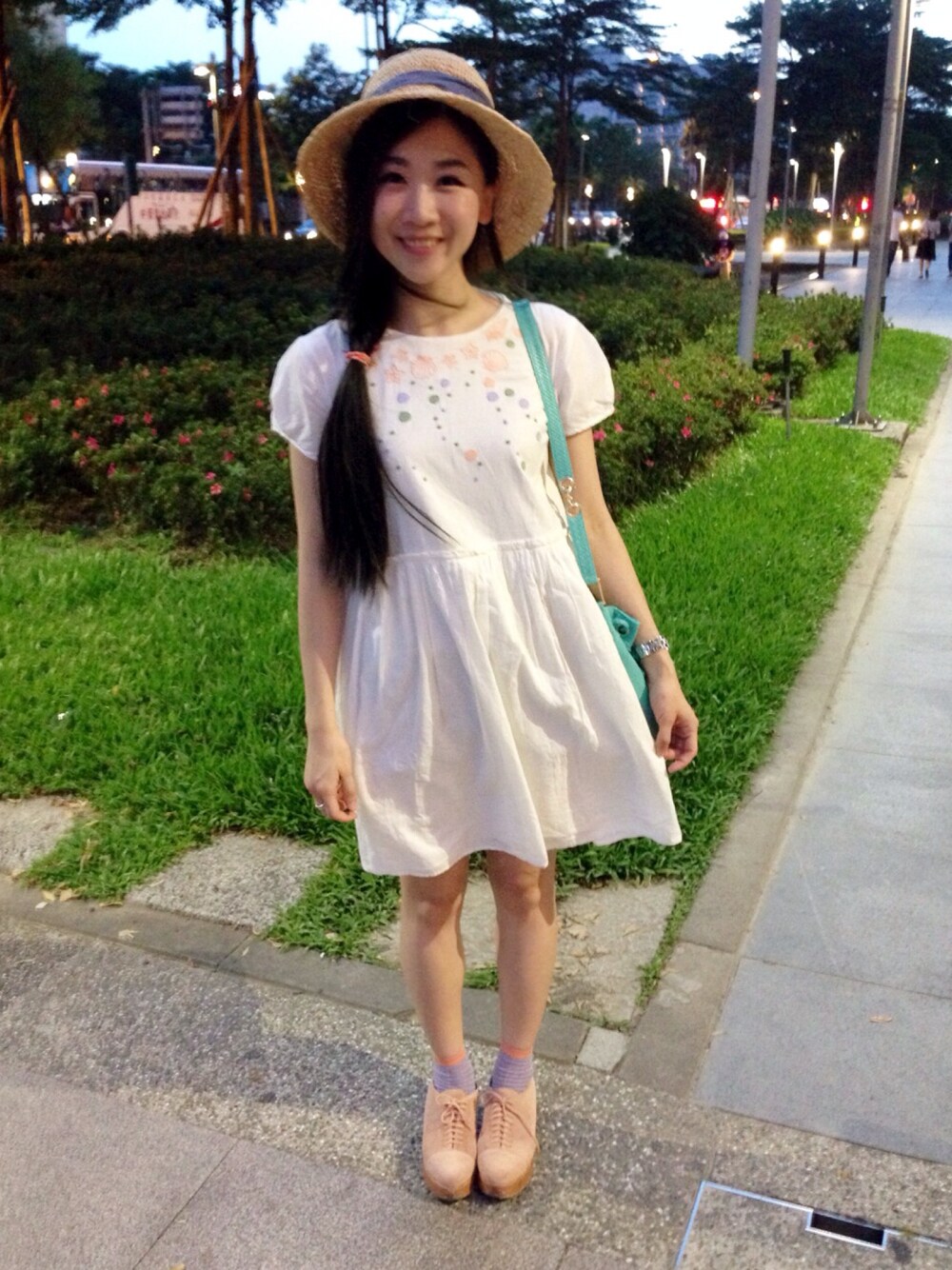 「SM2、onepiece、tabio、ehka sopo、plaid、PAZZO、pink、JOYRICH、MARC BY MARC JACOBS、summer」｜「ehka sopoのアイテム（ワンピース、ホワイト系）」を使った、Zooeyさん（レディース・164cm）の夏コーディネートの1枚目の写真