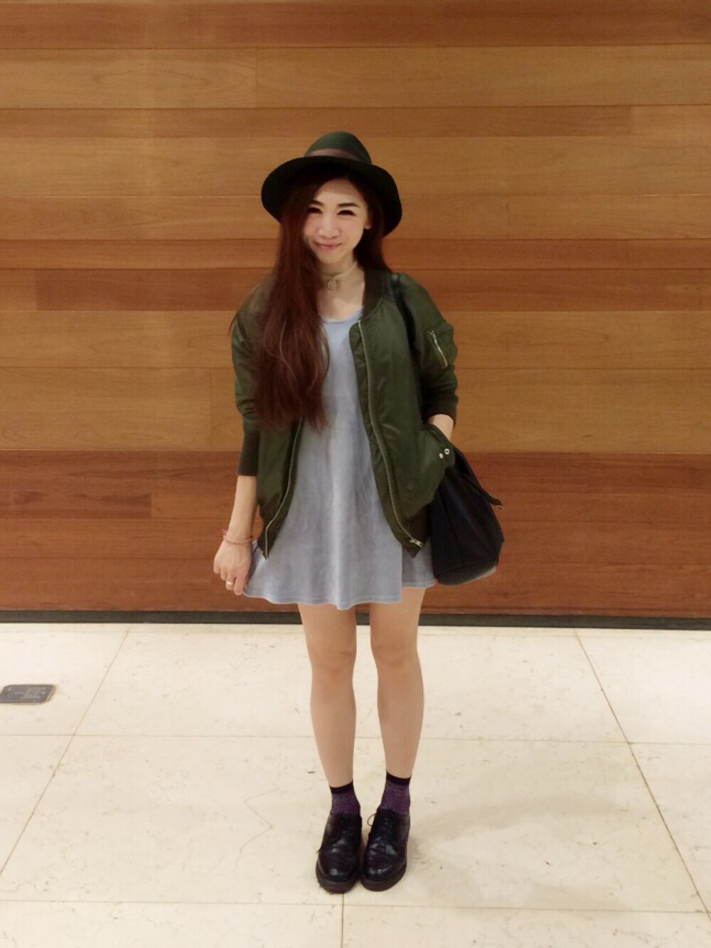 「LOWRYS FARM、JEANASiS、snidel、ootd、outfit、MARC BY MARC JACOBS、tabio、Dr.Martens、tiffany&co、EMODA」｜「LOWRYS FARMのLowry farm（ハット、ベージュ系）」を使った、Zooeyさん（レディース・164cm）の秋コーディネートの1枚目の写真