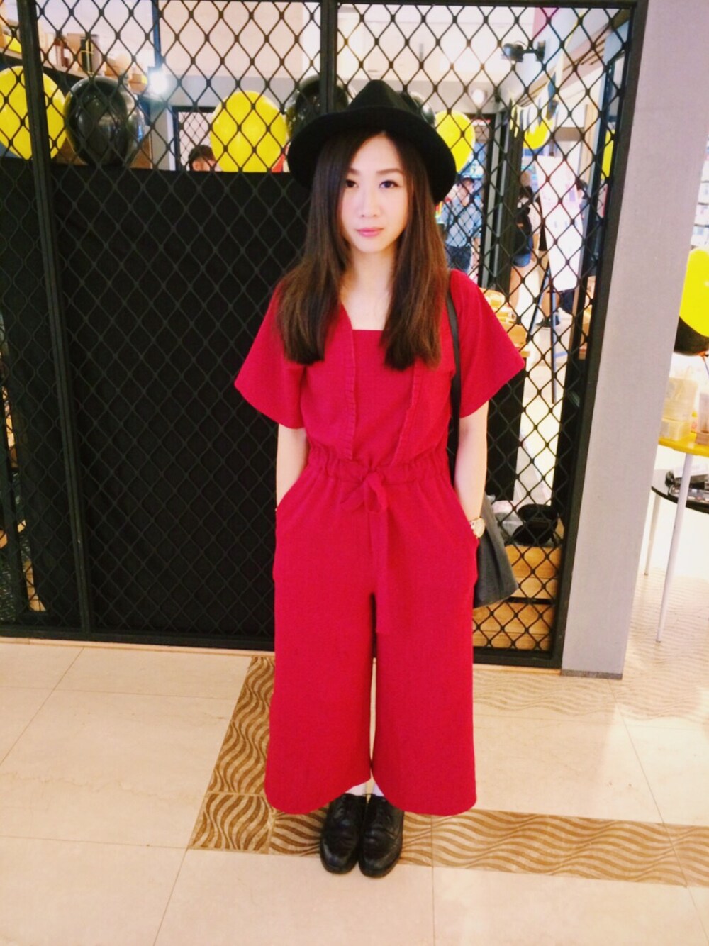 「KBF、ootd、outfit、merry jenny、jouetie、MARC BY MARC JACOBS、Dr.Martens、red、tabio、Taiwan」｜「jouetieのJouetie（ハット、ブラック系）」を使った、Zooeyさん（レディース・164cm）の秋コーディネートの1枚目の写真