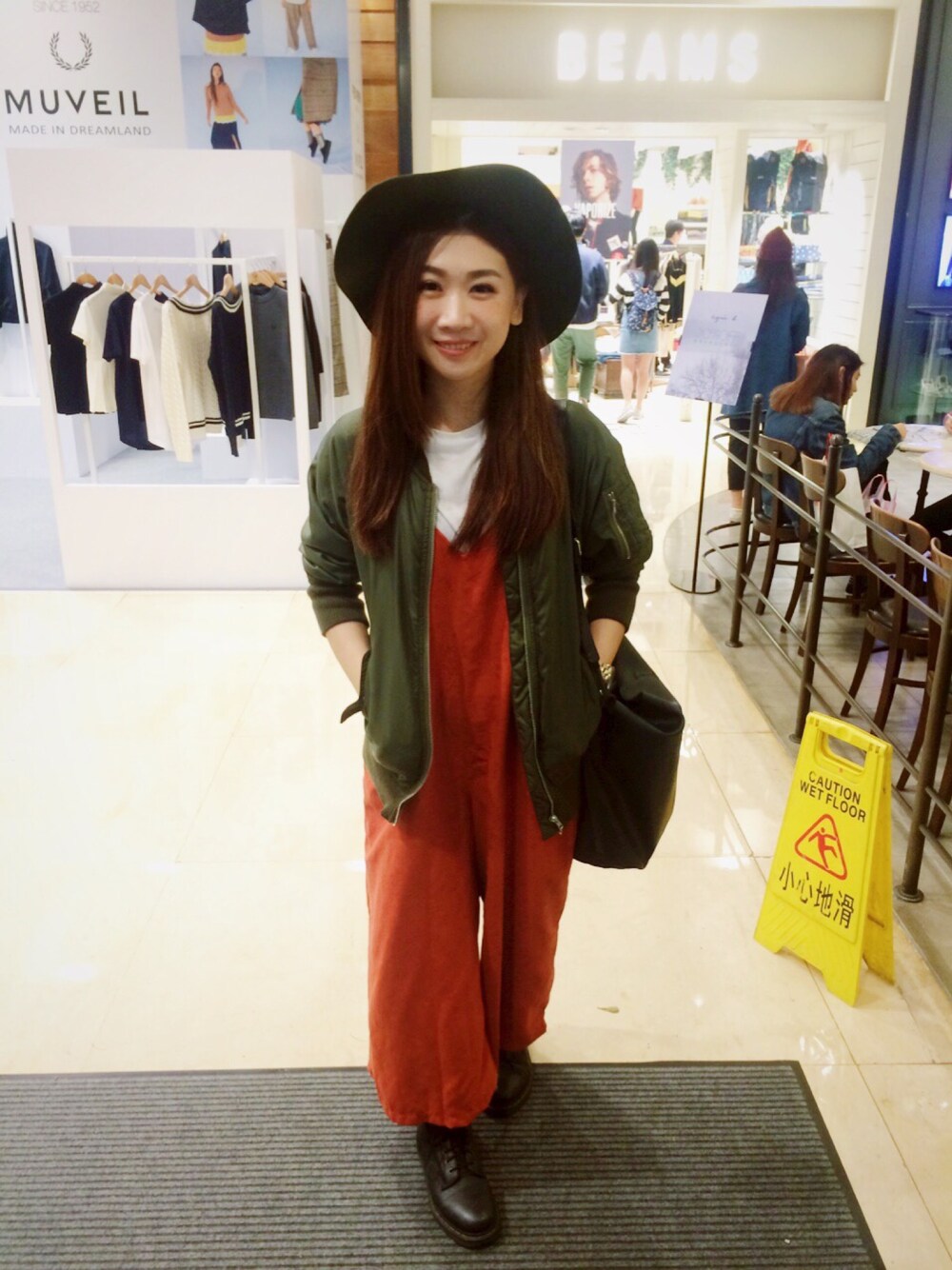 「ootd、outfit、dazzlin、KBF、MARC BY MARC JACOBS、JEANASiS、Dr.Martens、movie、lookbook」｜「KBFのKBF（サロペット/オーバーオール、レッド系）」を使った、Zooeyさん（レディース・164cm）の秋コーディネートの1枚目の写真