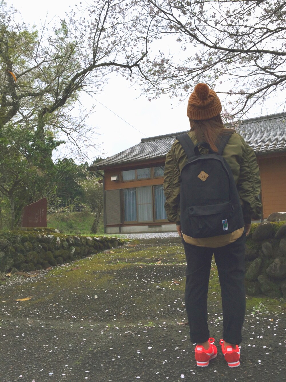 「桜、花見」｜「MEIのMEI MEI BASIC DAYPACK（バックパック/リュック、ブラック系）」を使った、リップさん（レディース・148cm）の春コーディネートの1枚目の写真