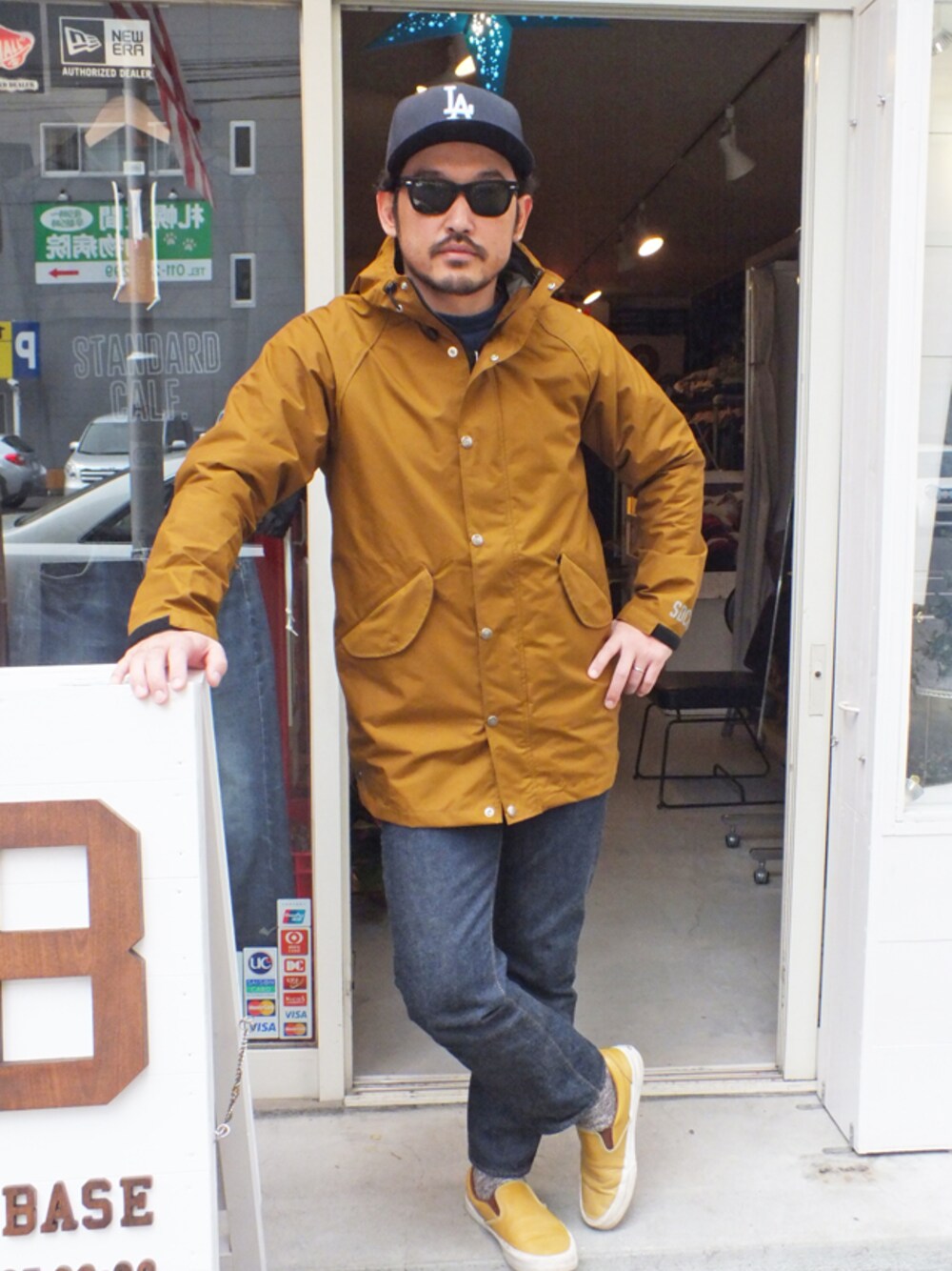 「VANS、バンズ、NEWERA、RESOLUTE、ニューエラ、レイバン、リゾルト、ray ban、STANDARD CALIFORNIA、スタンダードカルフォルニア」｜「RESOLUTE リゾルト 710 66モデル リジットリンス(ワンウォッシュ) （デニムパンツ、ブルー系）」を使った、Ryutaro Fujitaさん（メンズ・168cm）の秋コーディネートの1枚目の写真