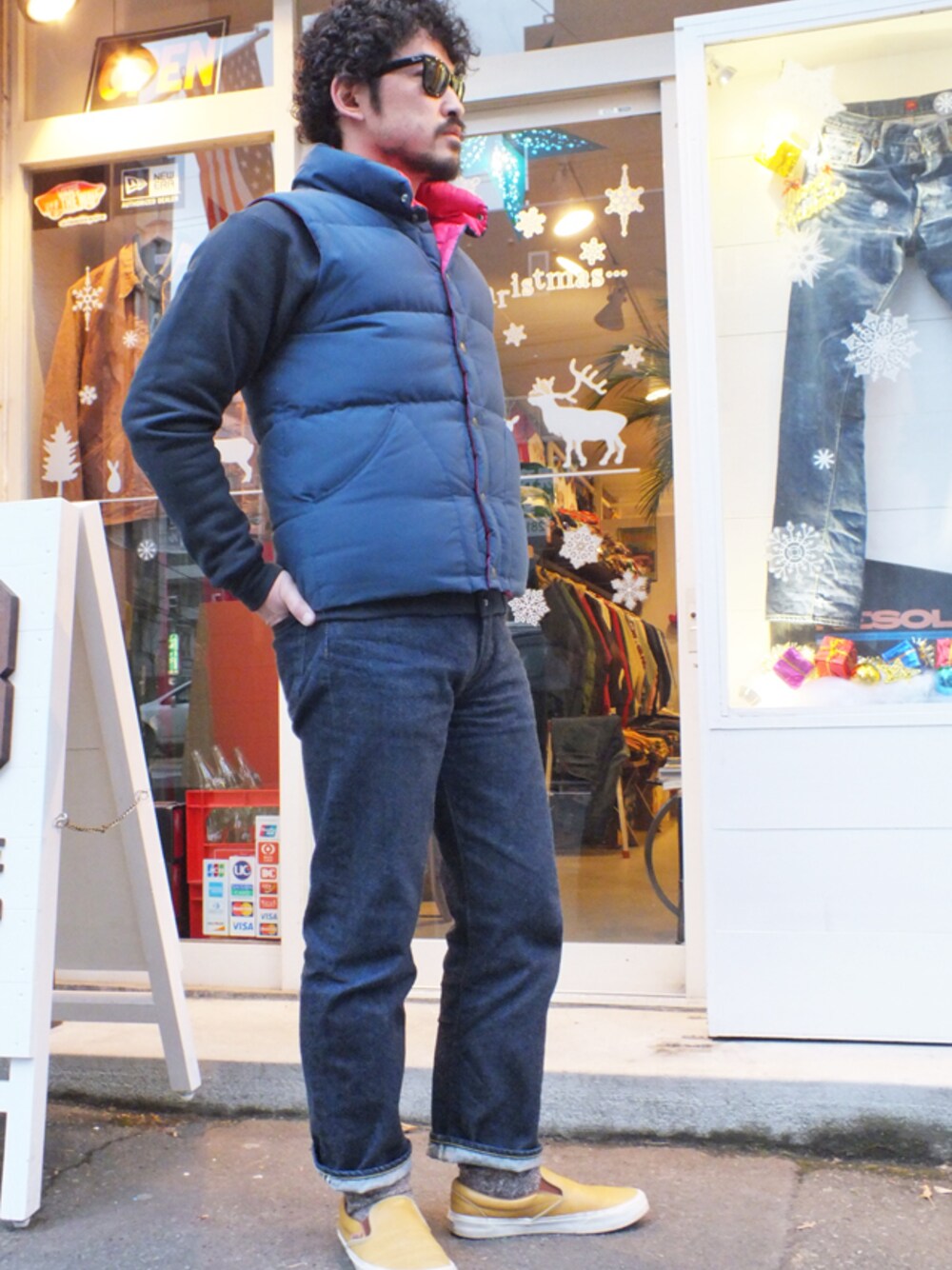 「VANS、ダウンベスト、RESOLUTE、スリッポン、クリスマス、Champion、リバースウィーブ、レイバン、リゾルト、RAYBAN」｜「Champion MADE IN USA REVERSE WEAVE SNAP SWEATSHIRT 70's 12.5oz MODEL（カーディガン/ボレロ、ブルー系）」を使った、Ryutaro Fujitaさん（メンズ・168cm）の冬コーディネートの1枚目の写真