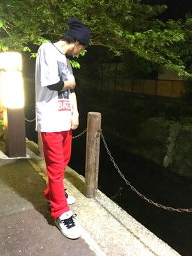 「red」｜「アイテム（ニットキャップ/ビーニー）」を使った、MIYABIさん（メンズ・180cm）の春コーディネート