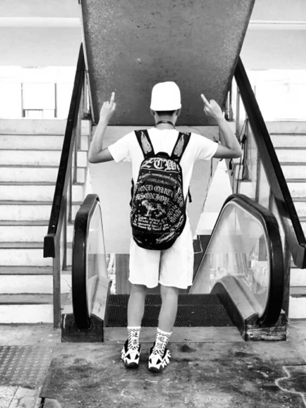 「reebok、ktz、OSaccessories、immense、六文錢」｜「KTZのktz（バックパック/リュック、ブラック系）」を使った、周靖さん（メンズ・177cm）の秋コーディネートの1枚目の写真
