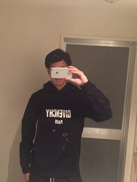 「GIVENCHY（ジバンシイ）のアイテム（パーカー）」を使った、いのうえ とうまさん（メンズ・180cm）の秋コーディネート