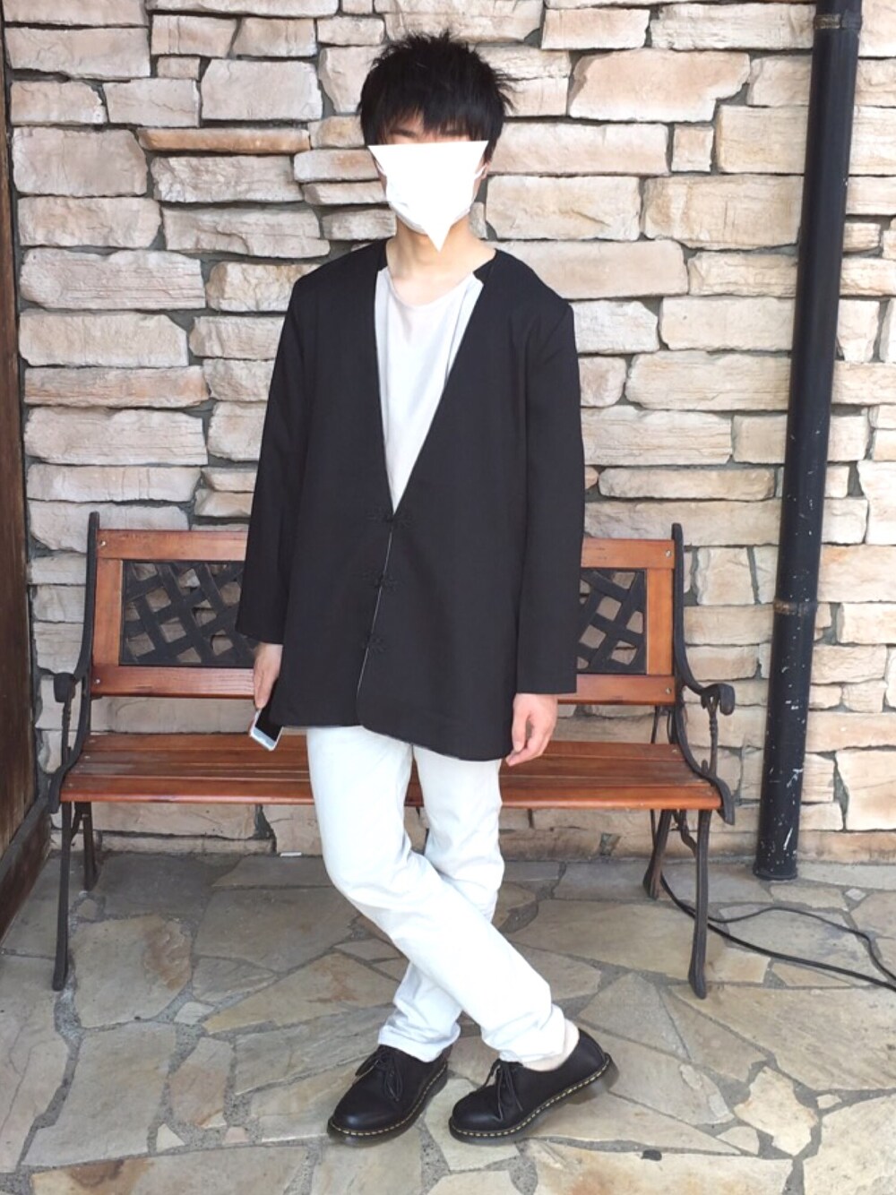「keisuke yoneda、my beautiful landlet、シンプルコーデ、GAP、Dr.Martens、春コーデ、connecter」｜「keisuke yonedaのアイテム（ジャケット/アウター、ブラック系）」を使った、くろさん（メンズ・175cm）の春コーディネートの1枚目の写真