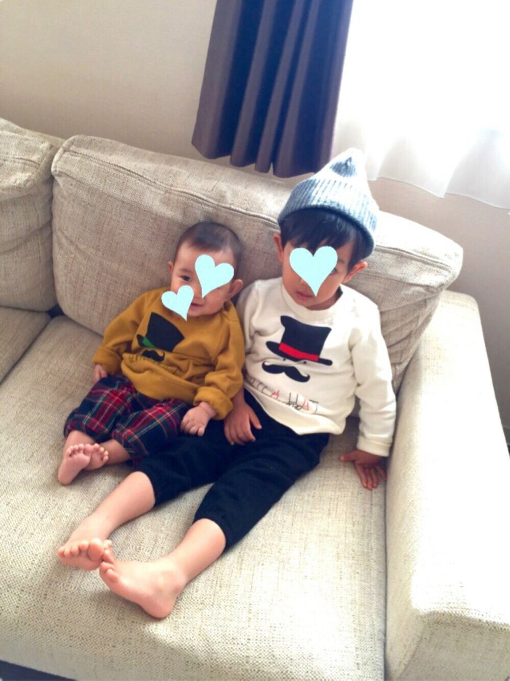 「ドラフトFO、キッズファッション、シンプルコーデ、休日スタイル、男の子、リラックススタイル」｜「apres les coursのシルクハットジェントルマントレーナー（スウェット、イエロー系）」を使った、kaiさん（キッズ・100cm）の春コーディネートの1枚目の写真