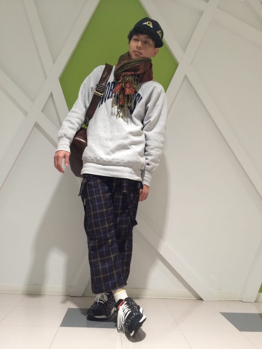 「Championのアイテム（スウェット、グレー系）」を使った、前田将崇さん（メンズ・178cm）の冬コーディネートの1枚目の写真