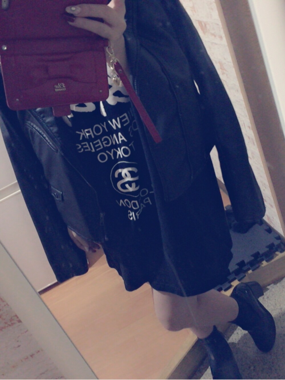 「stussy、ライダース、モノトーン」｜「STUSSYのアイテム（Tシャツ/カットソー、ブラック系）」を使った、きゃろさん（レディース・145cm）の秋コーディネートの1枚目の写真