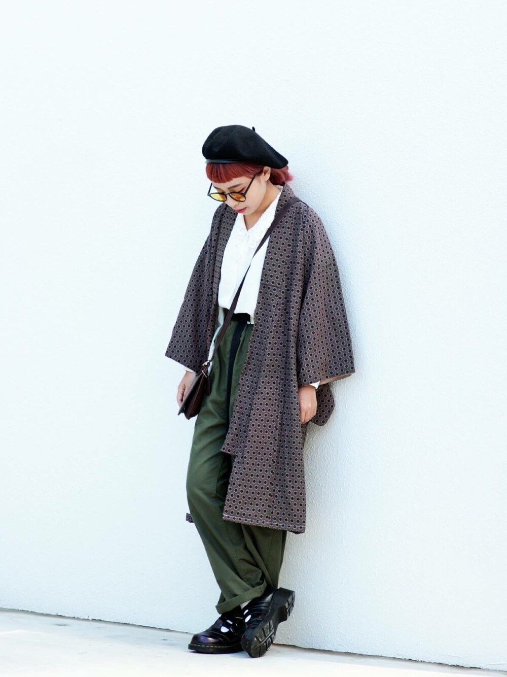 「military、vintage、古着、Dr.Martens、COACH、white」｜「VINTAGEのアイテム（ジャケット/アウター、ブラウン系）」を使った、Kiki Linさん（レディース・155cm）の秋コーディネートの1枚目の写真