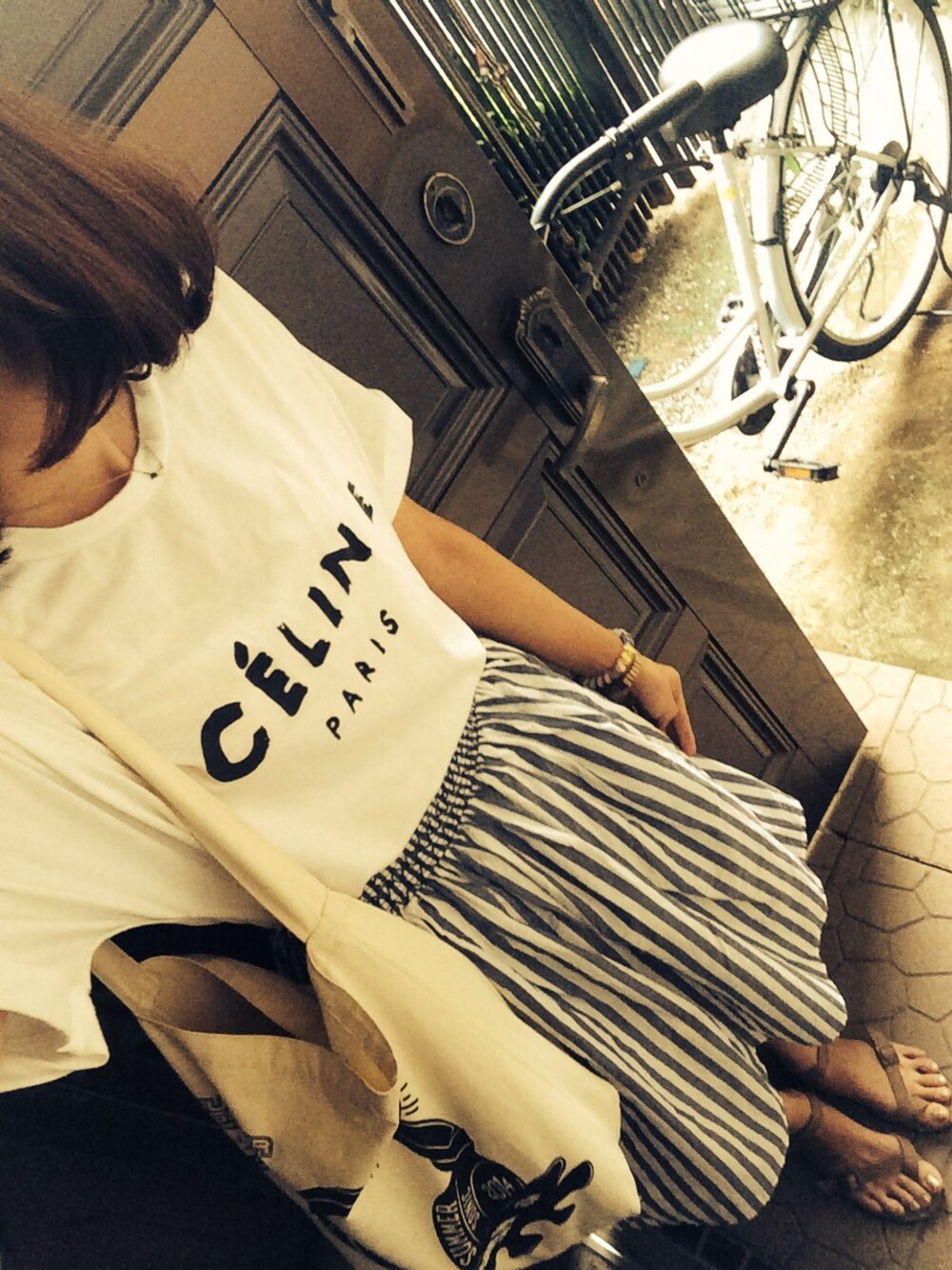 「ストライプスカート、白Tシャツ、サマソニトート、ハイウエスト、ひざ丈スカート、haco.」｜「サマソニのサマソニトート（トートバッグ、ホワイト系）」を使った、あーちゃんさん（レディース・173cm）の夏コーディネートの1枚目の写真
