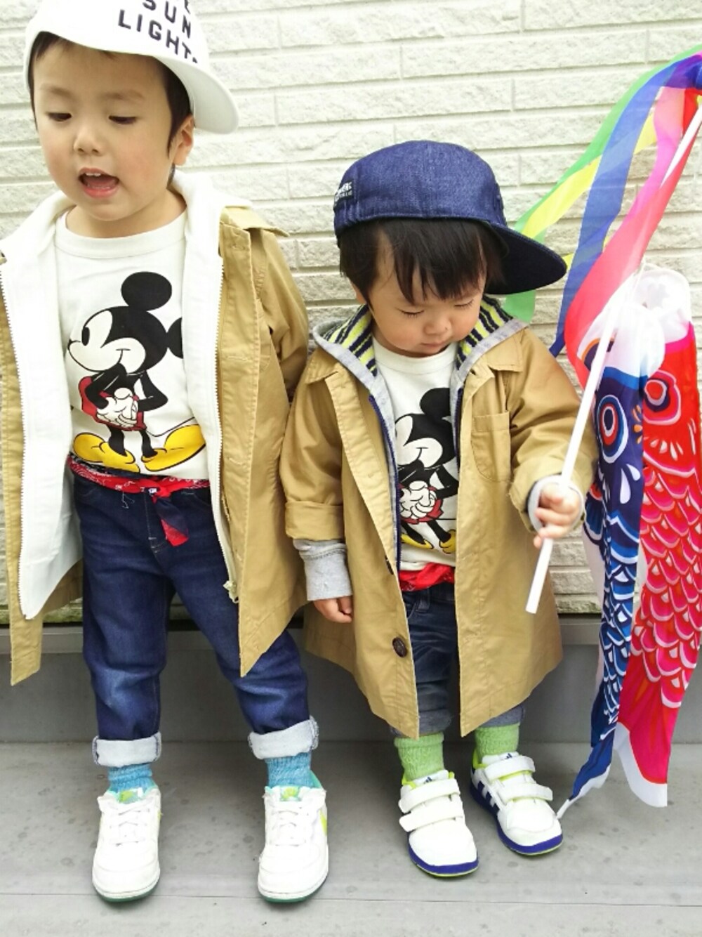 「リンクコーデ」｜「F.O.KIDSのアイテム（Tシャツ/カットソー、ホワイト系）」を使った、miki.さん（キッズ・80cm）の春コーディネートの1枚目の写真