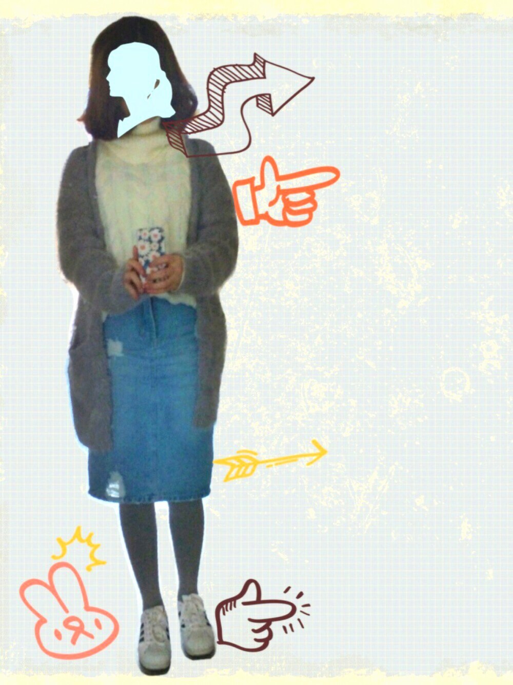 ホワイト系のニット/セーター、グレー系のカーディガン/ボレロ、ブルー系のデニムスカートを着用したレディースの春コーディネートの1枚目の写真