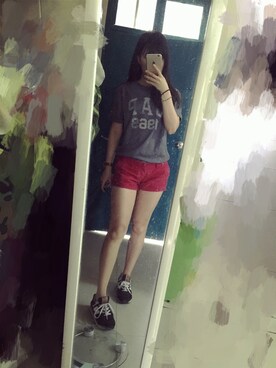 「GAP（ギャップ）のアイテム（Tシャツ/カットソー、グレー系）」を使った、鹅妹子婴さん（レディース・158cm）の春コーディネート