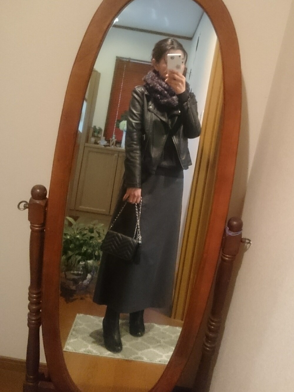 「ZARAのアイテム（ハンドバッグ、ブラック系）」を使った、sumireさん（レディース・164cm）の冬コーディネートの1枚目の写真