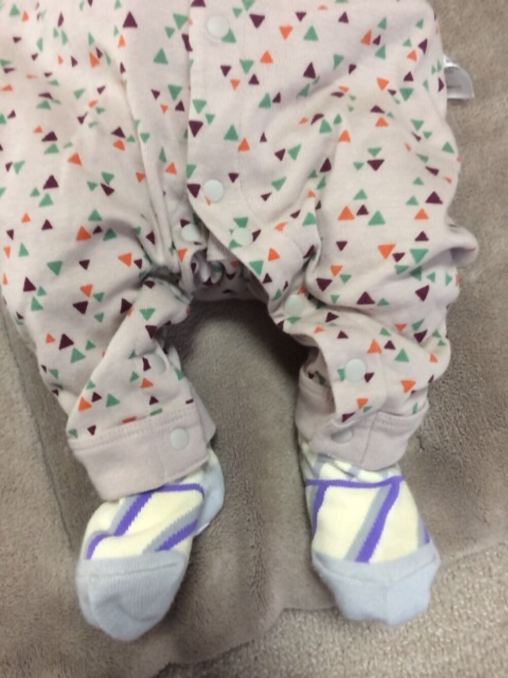「ベビー、amabro、BAB SOCKS、UNIQLO」｜「UNIQLOのアイテム（ロンパース、ベージュ系）」を使った、tocoriさん（キッズ・60cm）の冬コーディネートの1枚目の写真